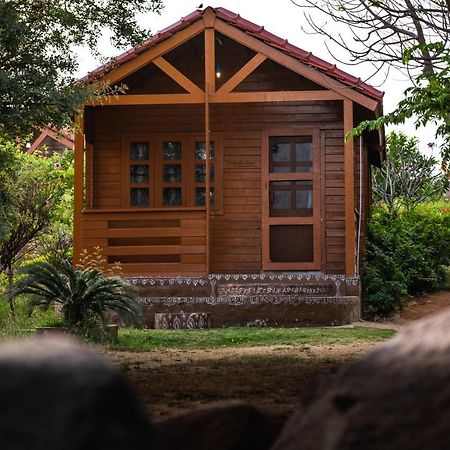 Leo Wodden Resort Hampi Ngoại thất bức ảnh