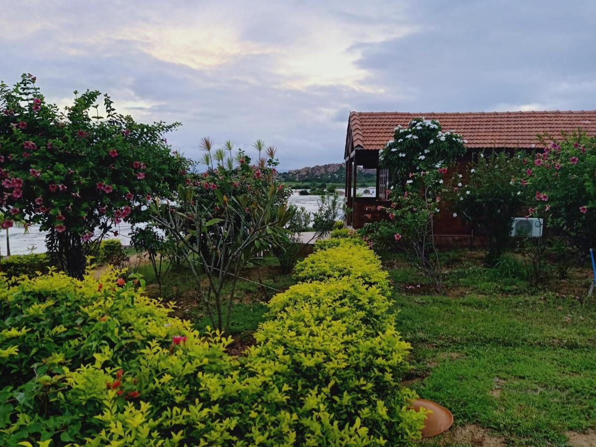 Leo Wodden Resort Hampi Ngoại thất bức ảnh