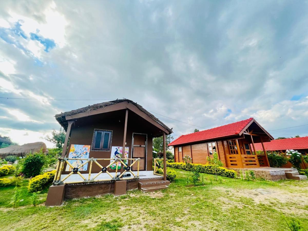 Leo Wodden Resort Hampi Ngoại thất bức ảnh