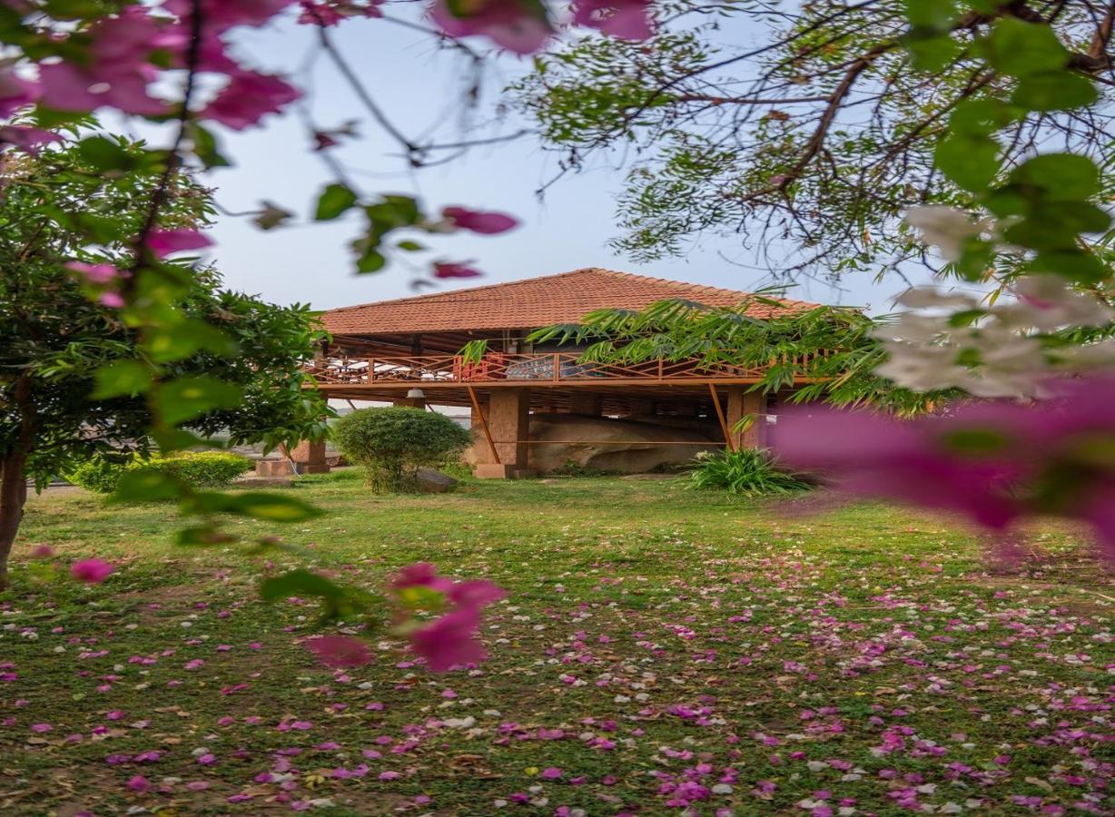Leo Wodden Resort Hampi Ngoại thất bức ảnh